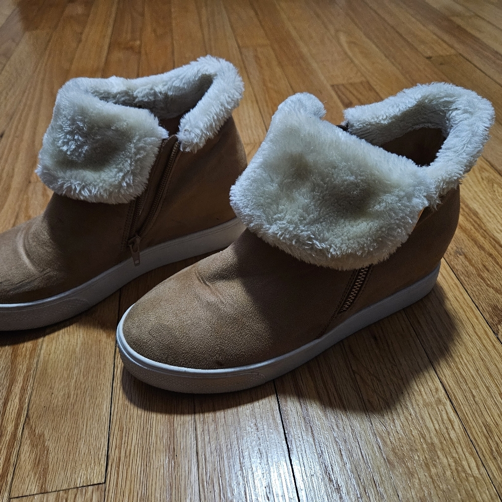 Rock & Candy Ethell size 9 fur ankle bootie